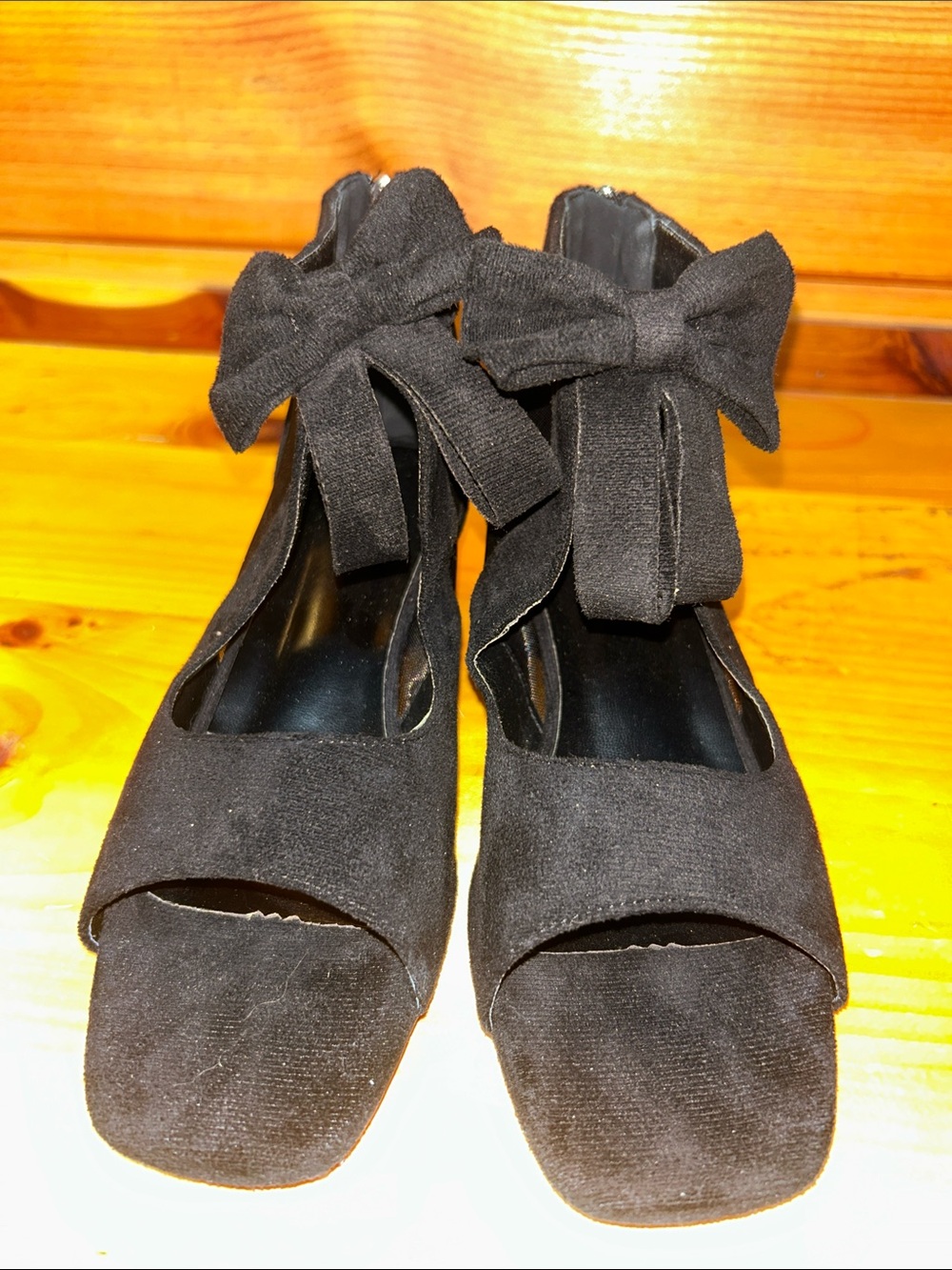 Source Unknown Black Suede Bow-Tie Open-Toe Heels